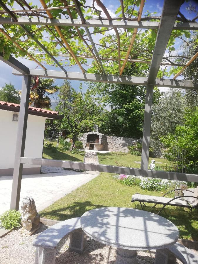 Apartman Nevia Lka Opric Zewnętrze zdjęcie