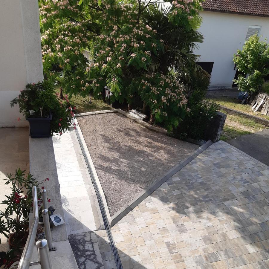Apartman Nevia Lka Opric Zewnętrze zdjęcie