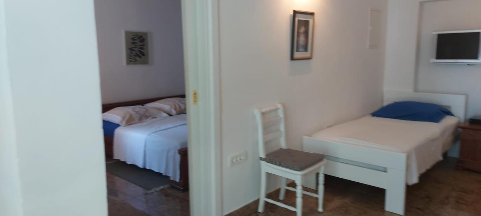 Apartman Nevia Lka Opric Zewnętrze zdjęcie