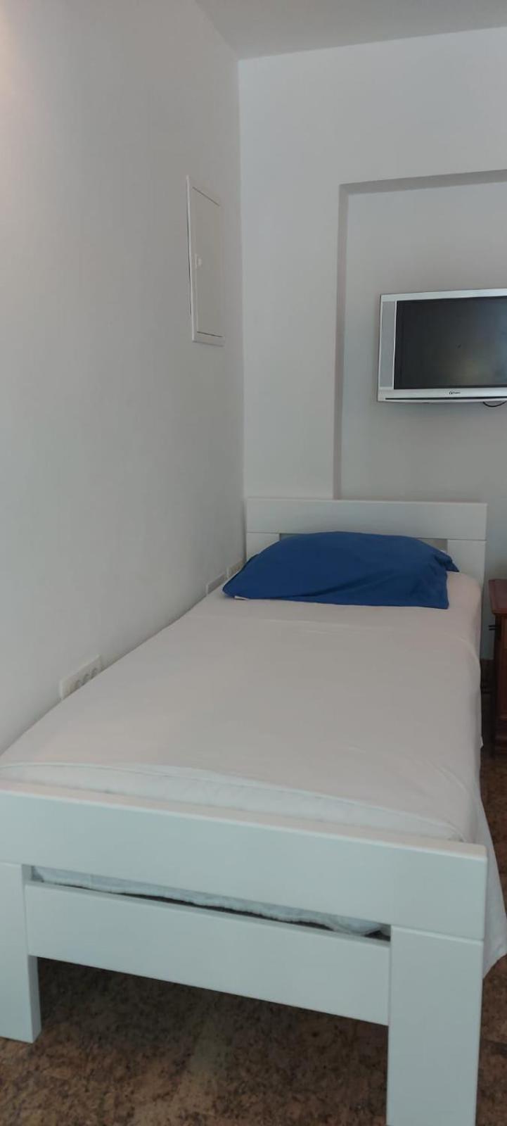 Apartman Nevia Lka Opric Zewnętrze zdjęcie